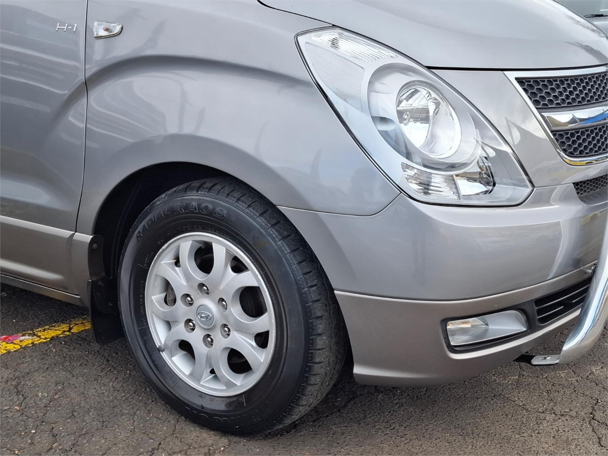 2010 HYUNDAI IMAX TQ-W MANUAL WAGON