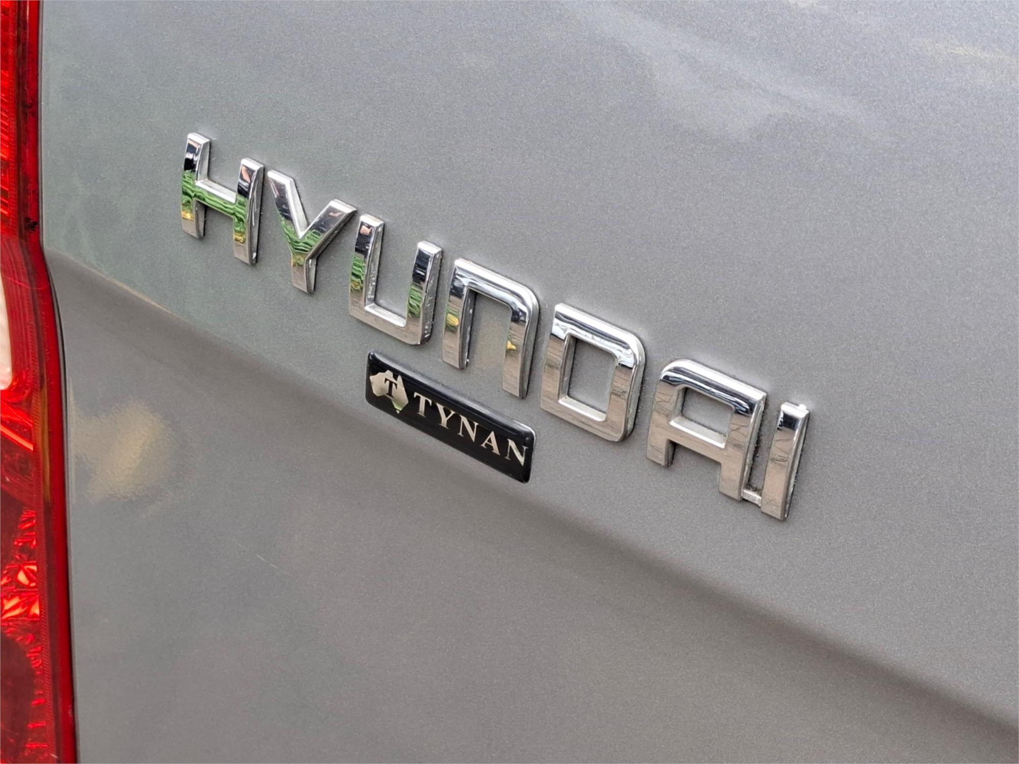2010 HYUNDAI IMAX TQ-W MANUAL WAGON
