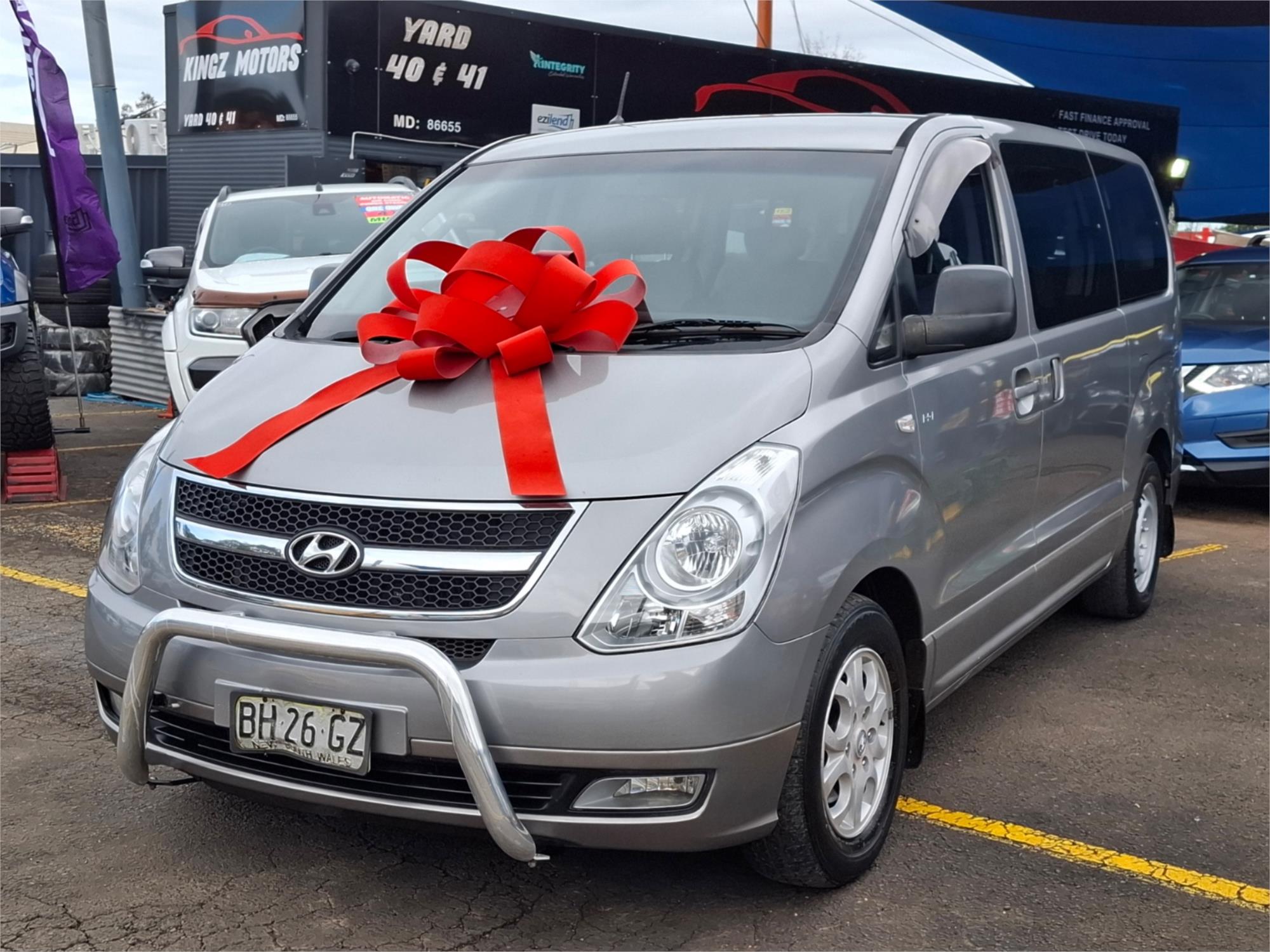 2010 HYUNDAI IMAX TQ-W MANUAL WAGON