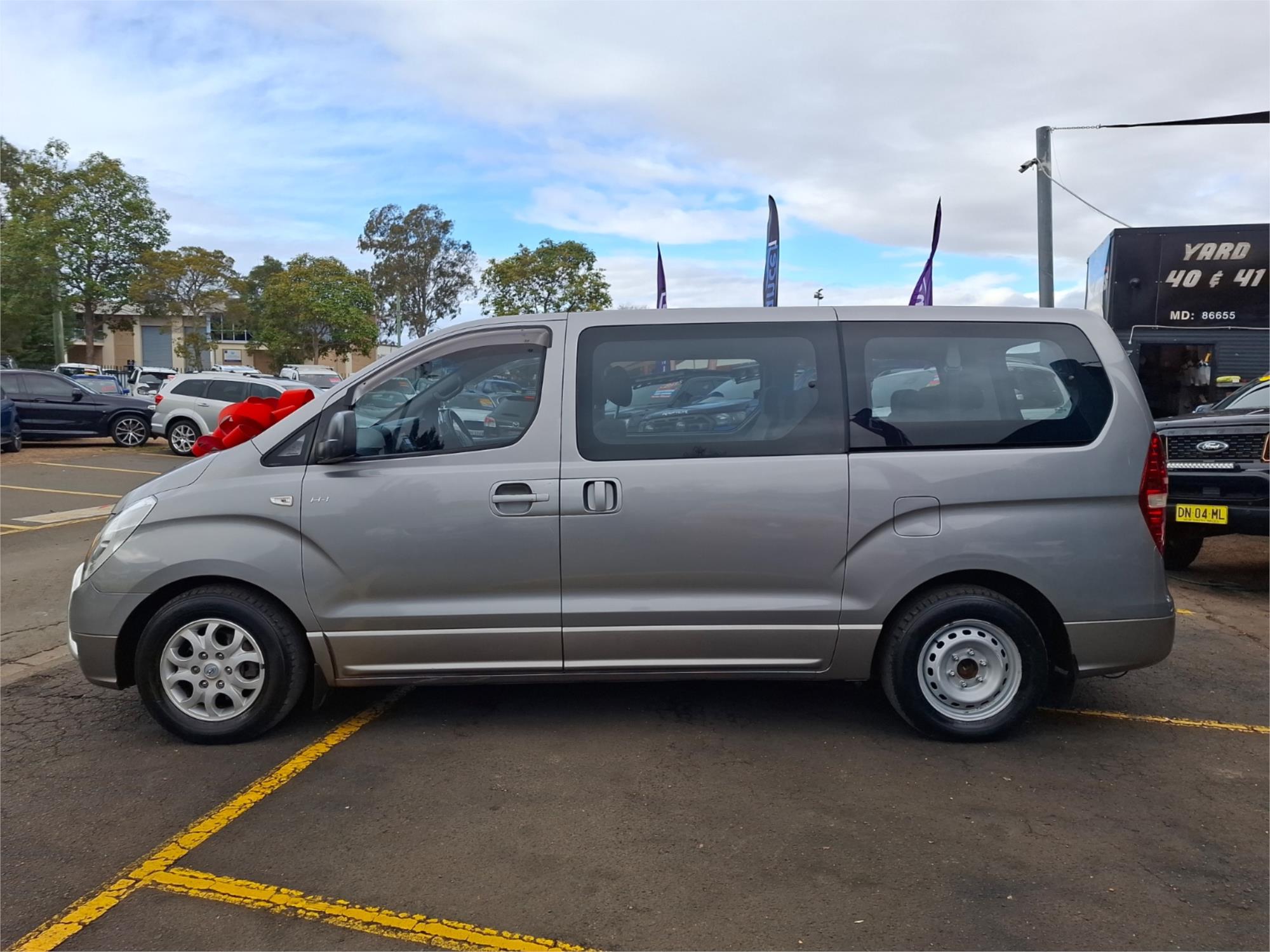 2010 HYUNDAI IMAX TQ-W MANUAL WAGON