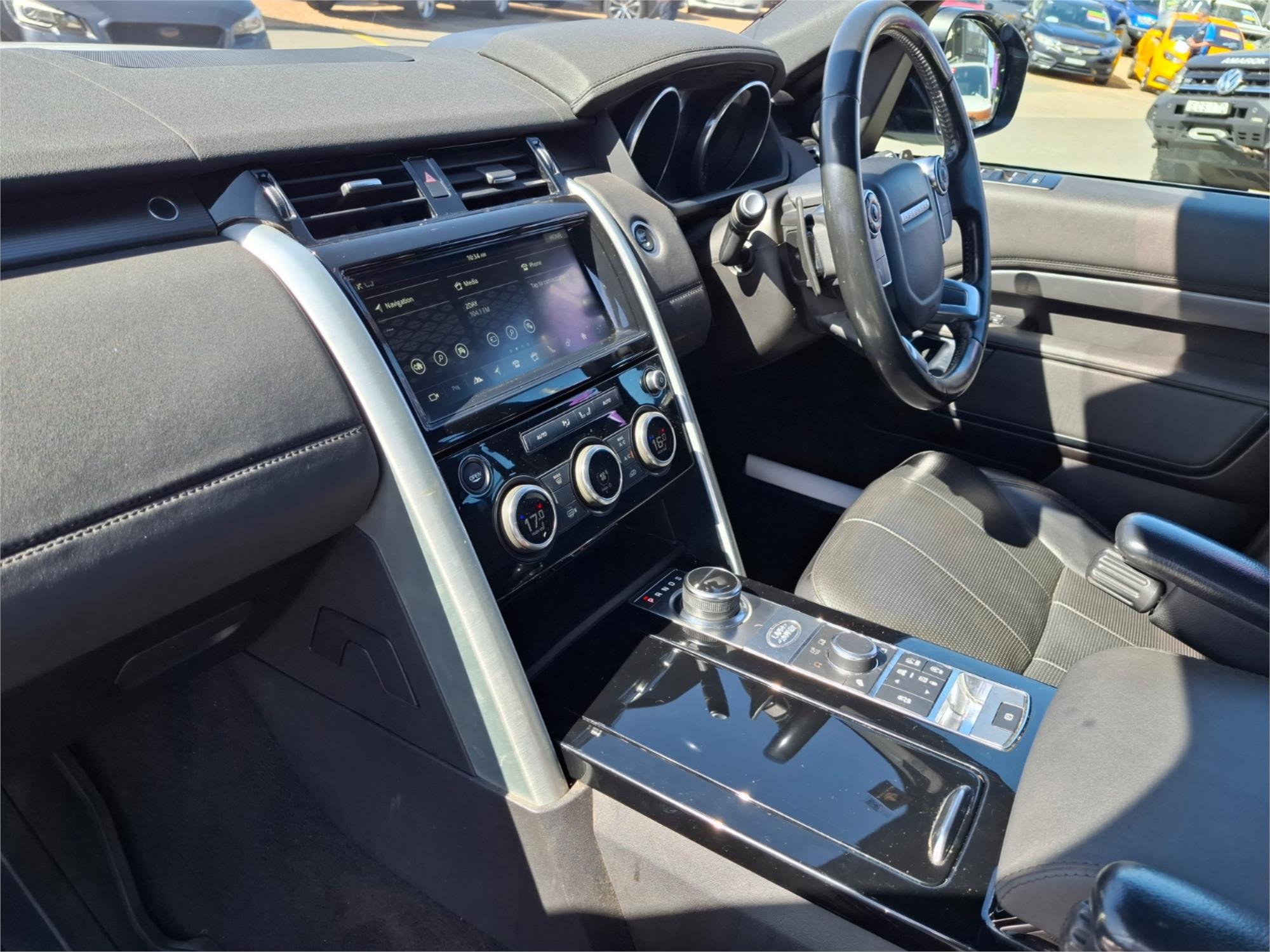 2017 LAND ROVER DISCOVERY MY18 TD6 HSE (190kW) 8 SP AUTOMATIC 4D WAGON