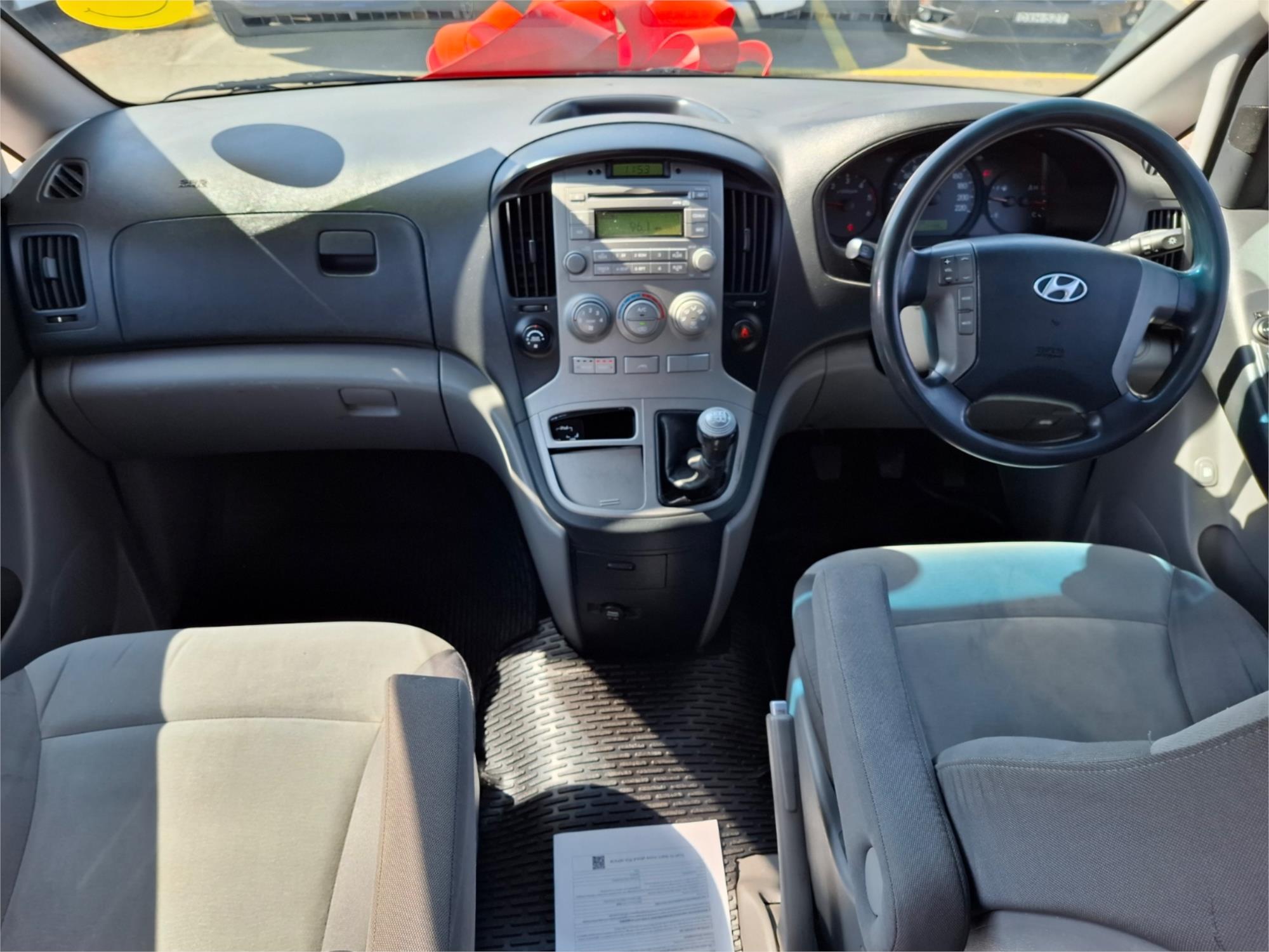 2010 HYUNDAI IMAX TQ-W 8ST 5DR MAN 5SP 781KG 2.5DT WAGON