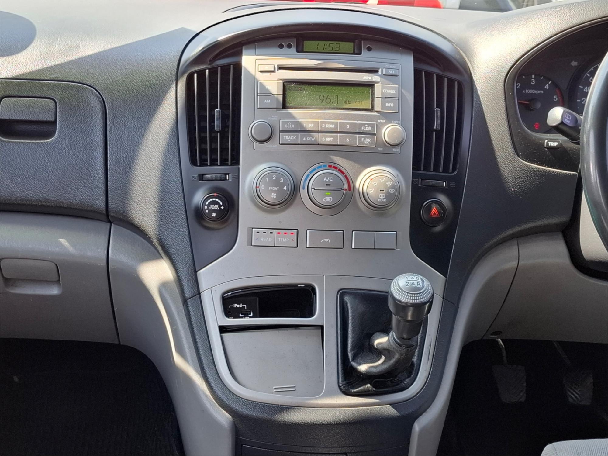 2010 HYUNDAI IMAX TQ-W 8ST 5DR MAN 5SP 781KG 2.5DT WAGON