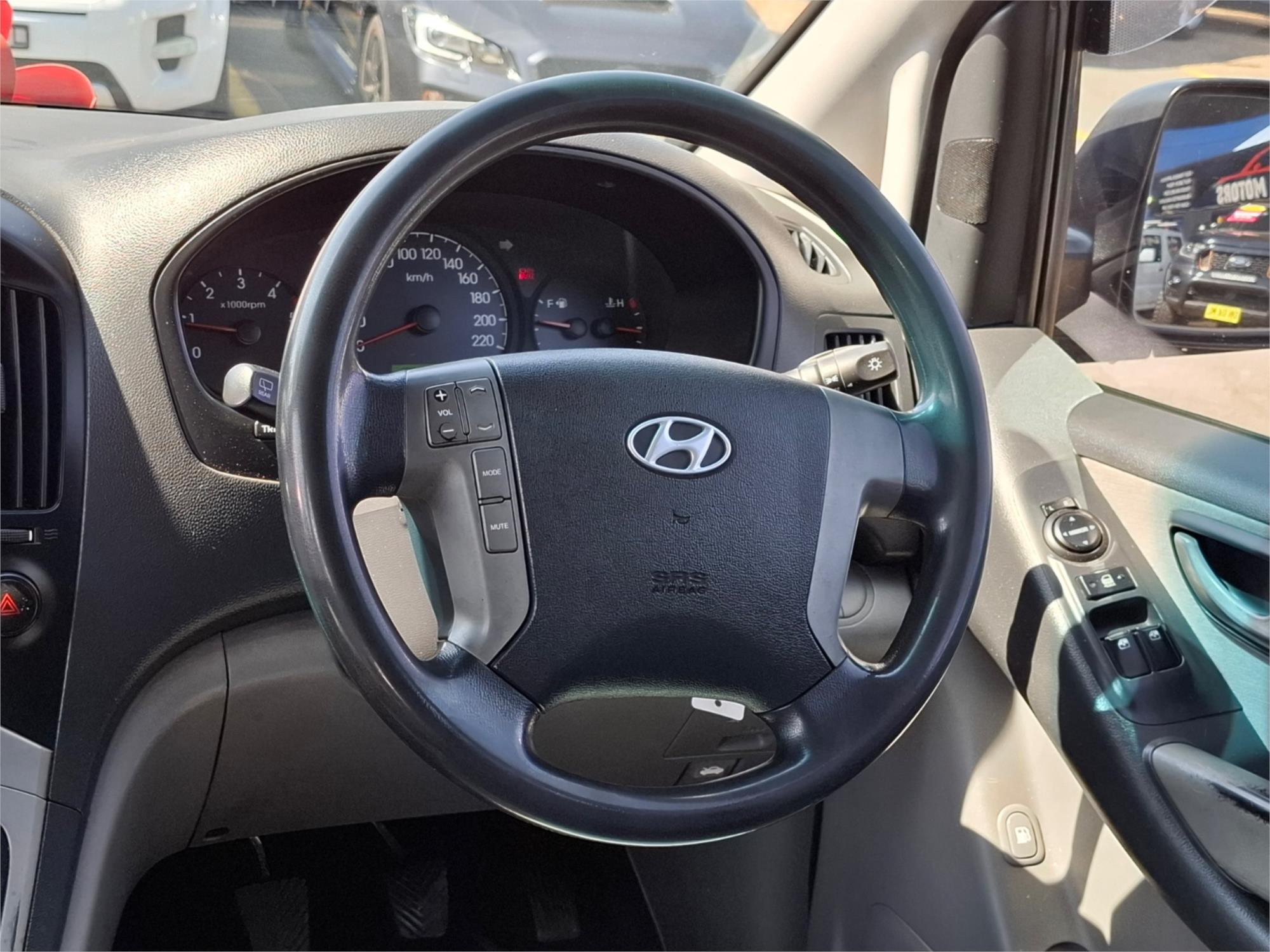 2010 HYUNDAI IMAX TQ-W 8ST 5DR MAN 5SP 781KG 2.5DT WAGON