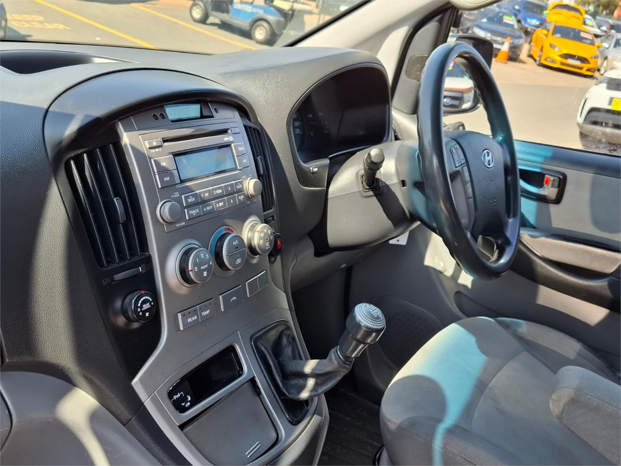 2010 HYUNDAI IMAX TQ-W 8ST 5DR MAN 5SP 781KG 2.5DT WAGON