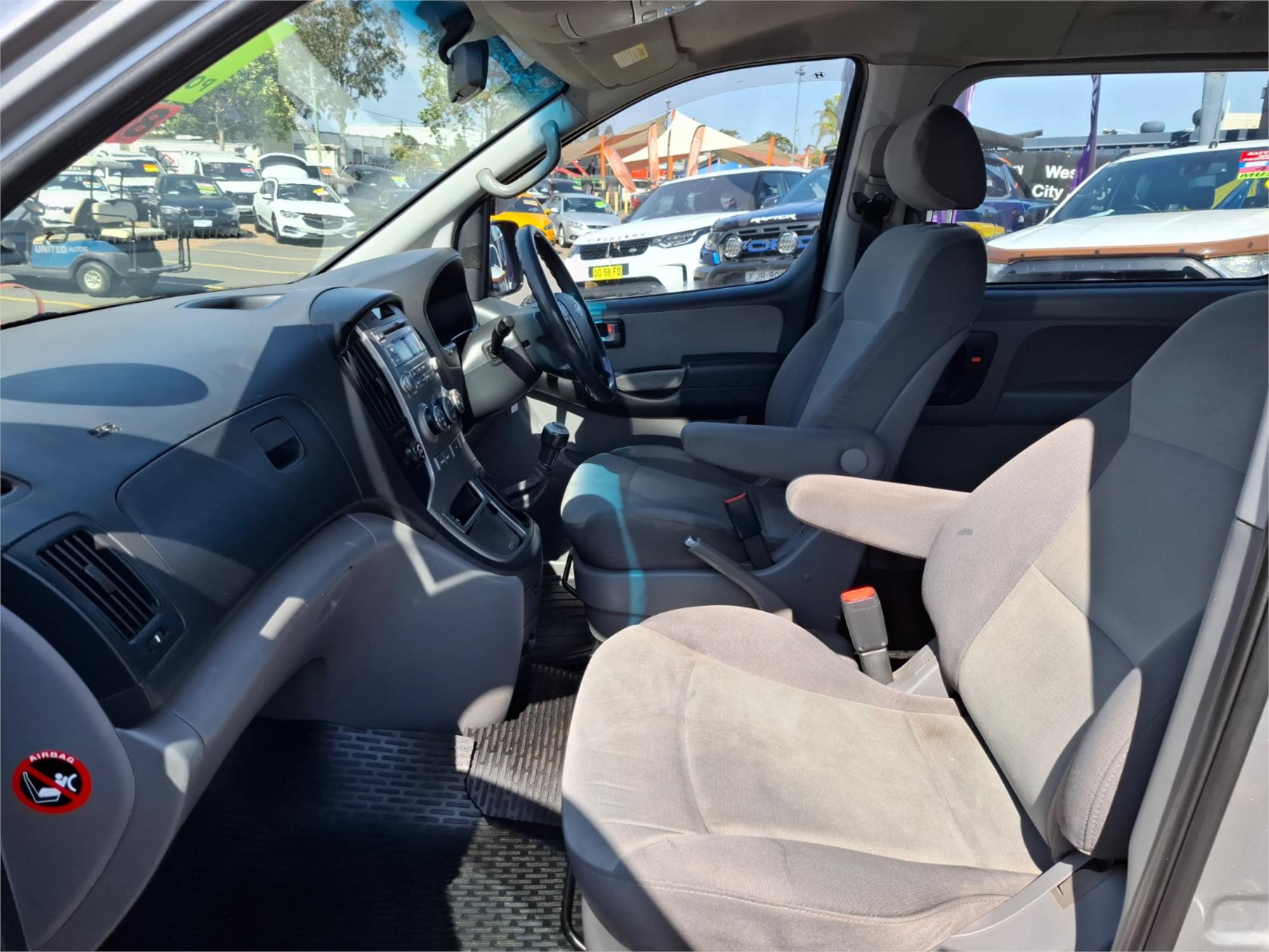 2010 HYUNDAI IMAX TQ-W 8ST 5DR MAN 5SP 781KG 2.5DT WAGON