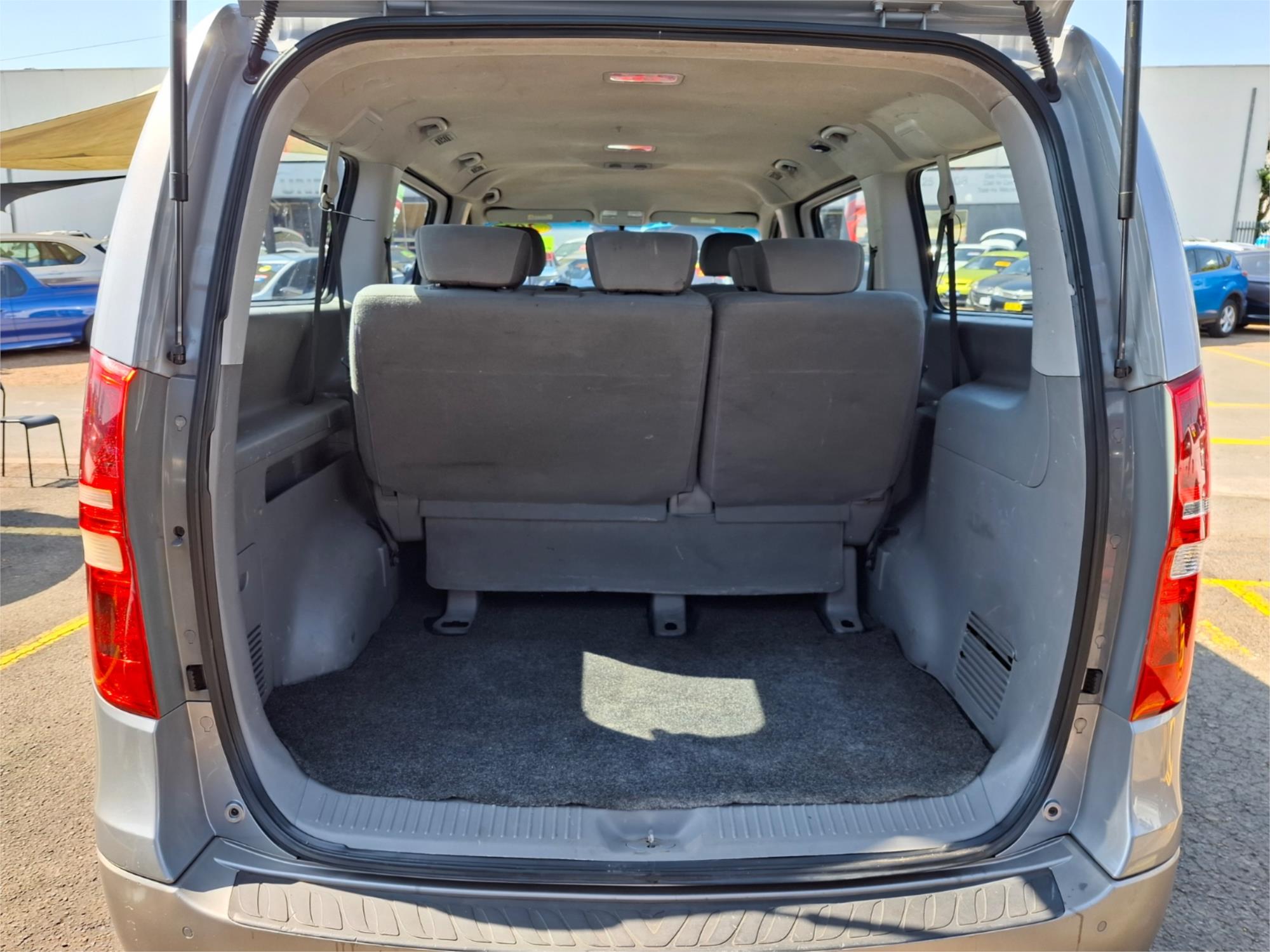 2010 HYUNDAI IMAX TQ-W 8ST 5DR MAN 5SP 781KG 2.5DT WAGON