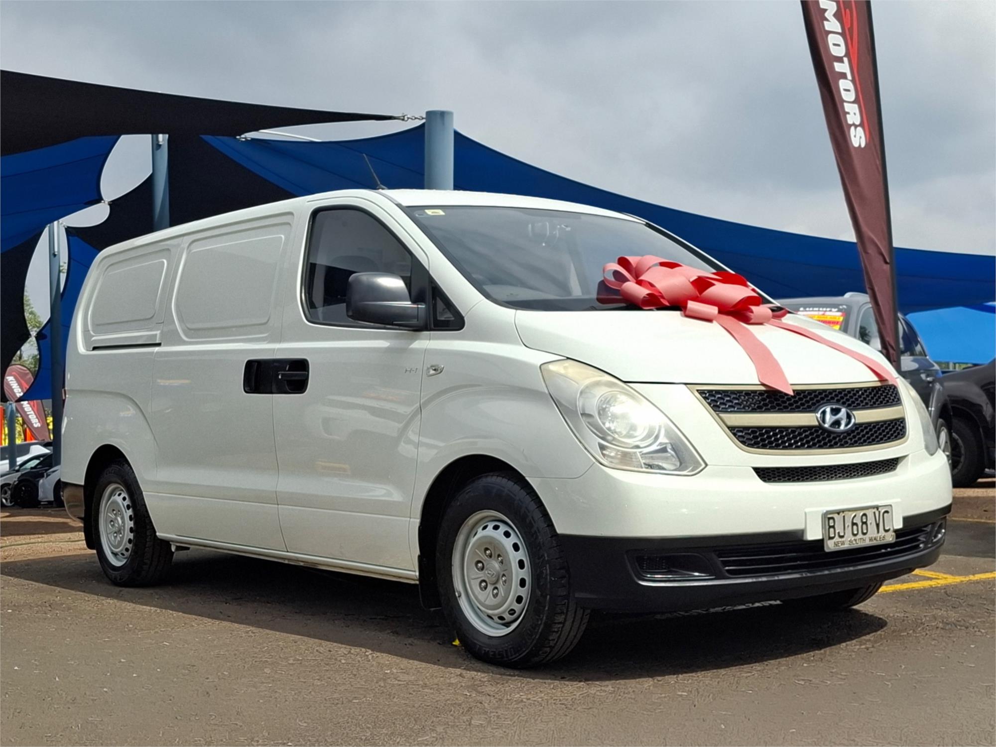 2010 HYUNDAI ILOAD TQ-V VAN
