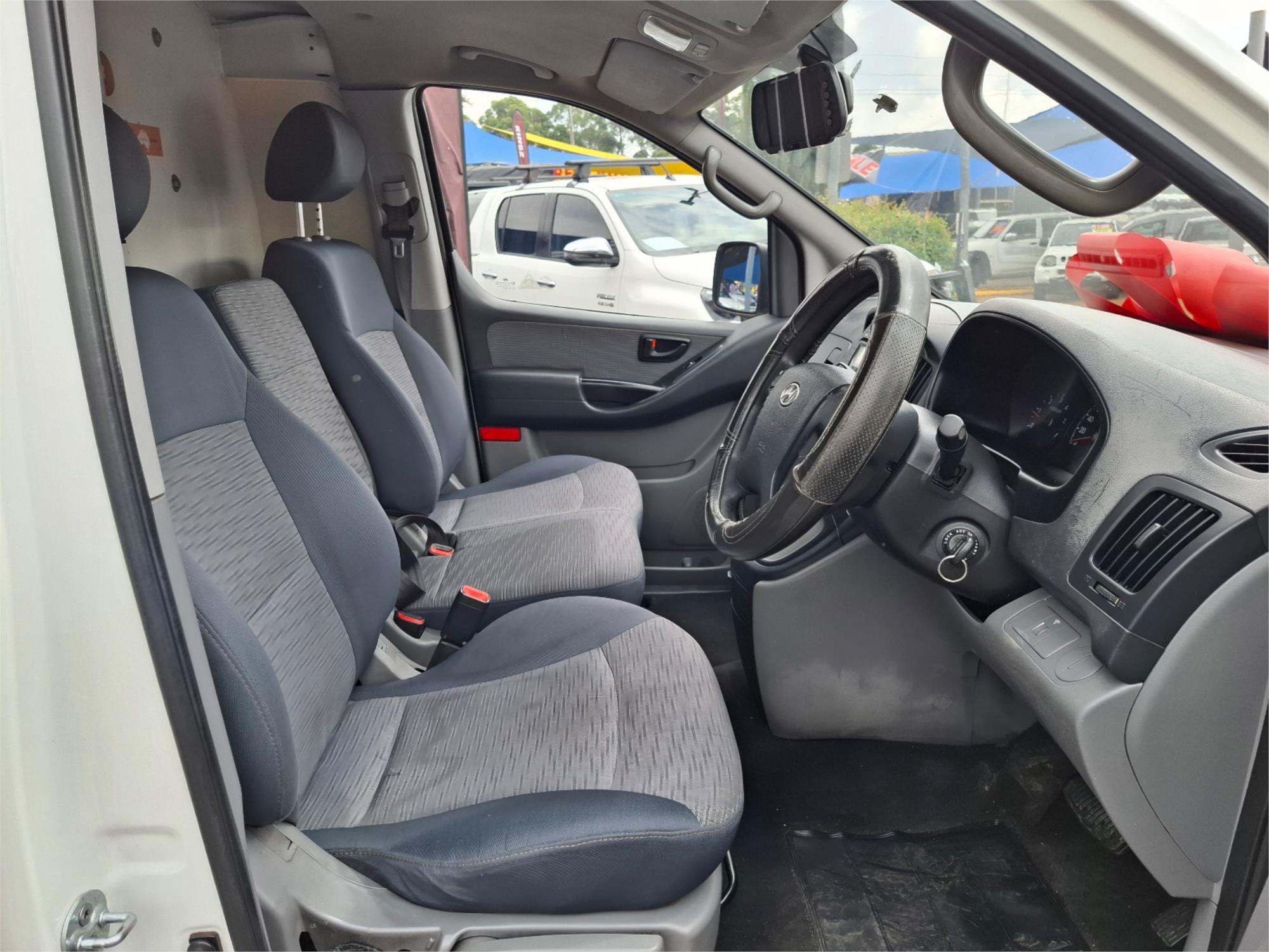 2010 HYUNDAI ILOAD TQ-V VAN