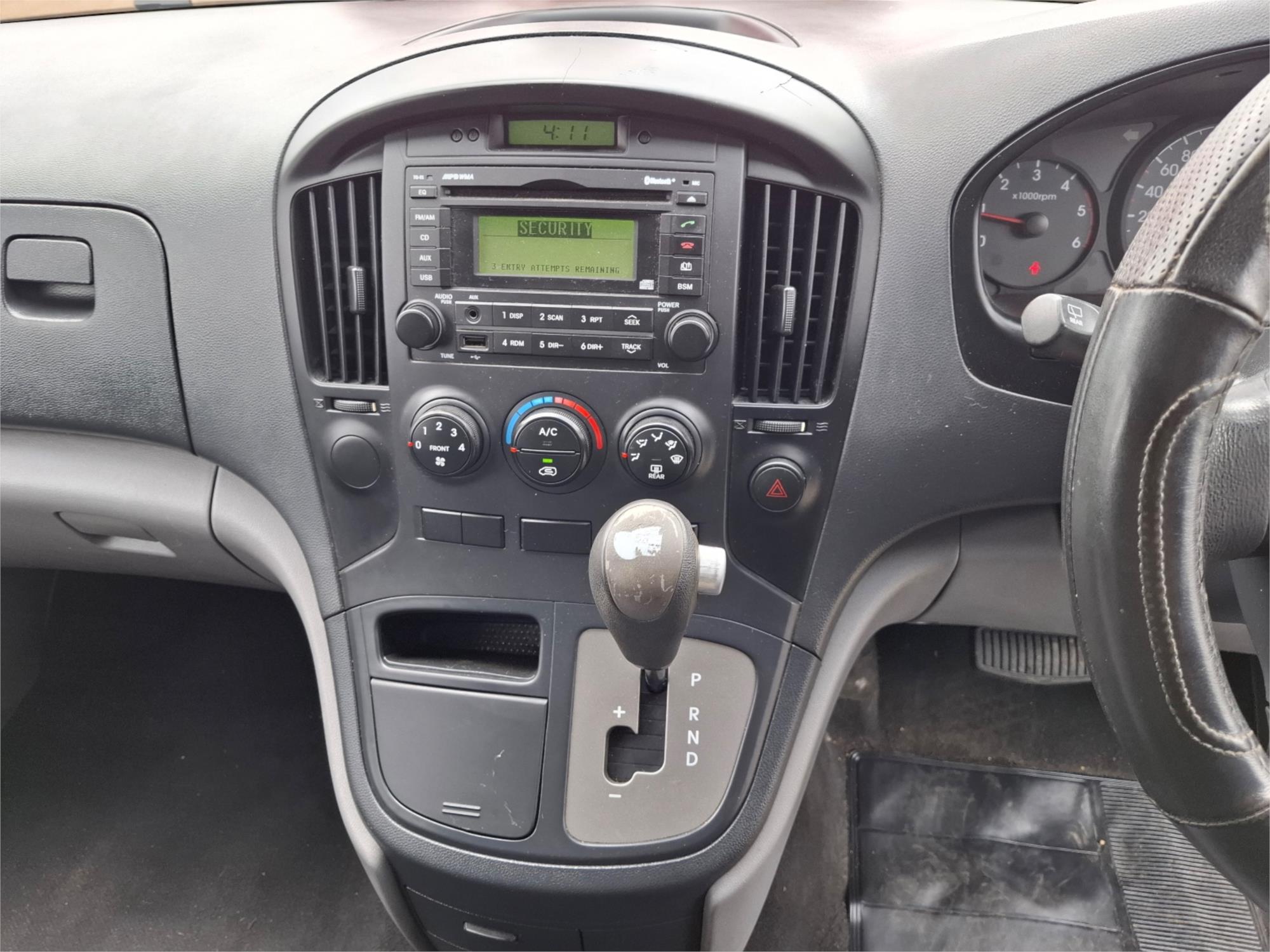 2010 HYUNDAI ILOAD TQ-V VAN
