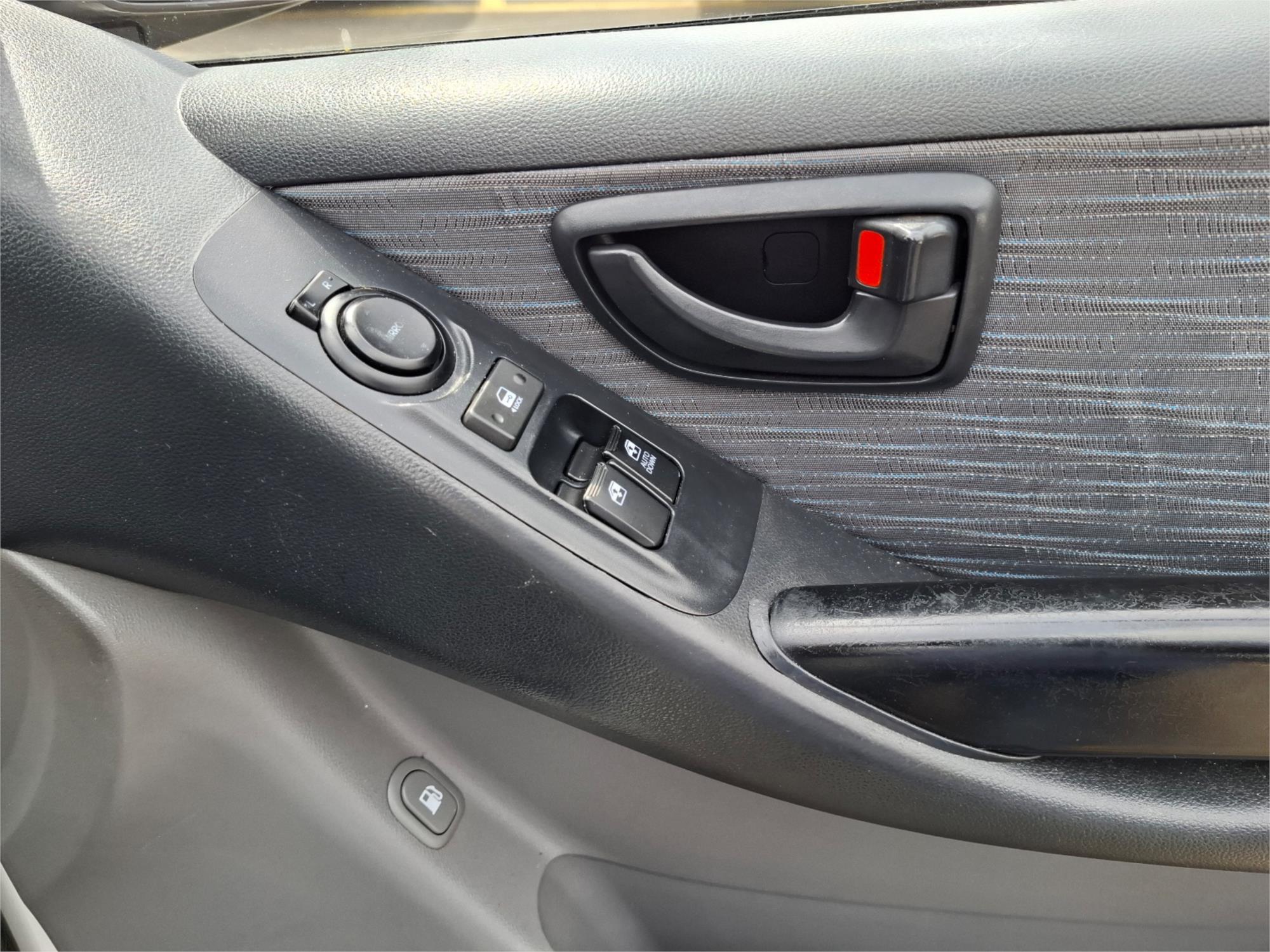 2010 HYUNDAI ILOAD TQ-V VAN