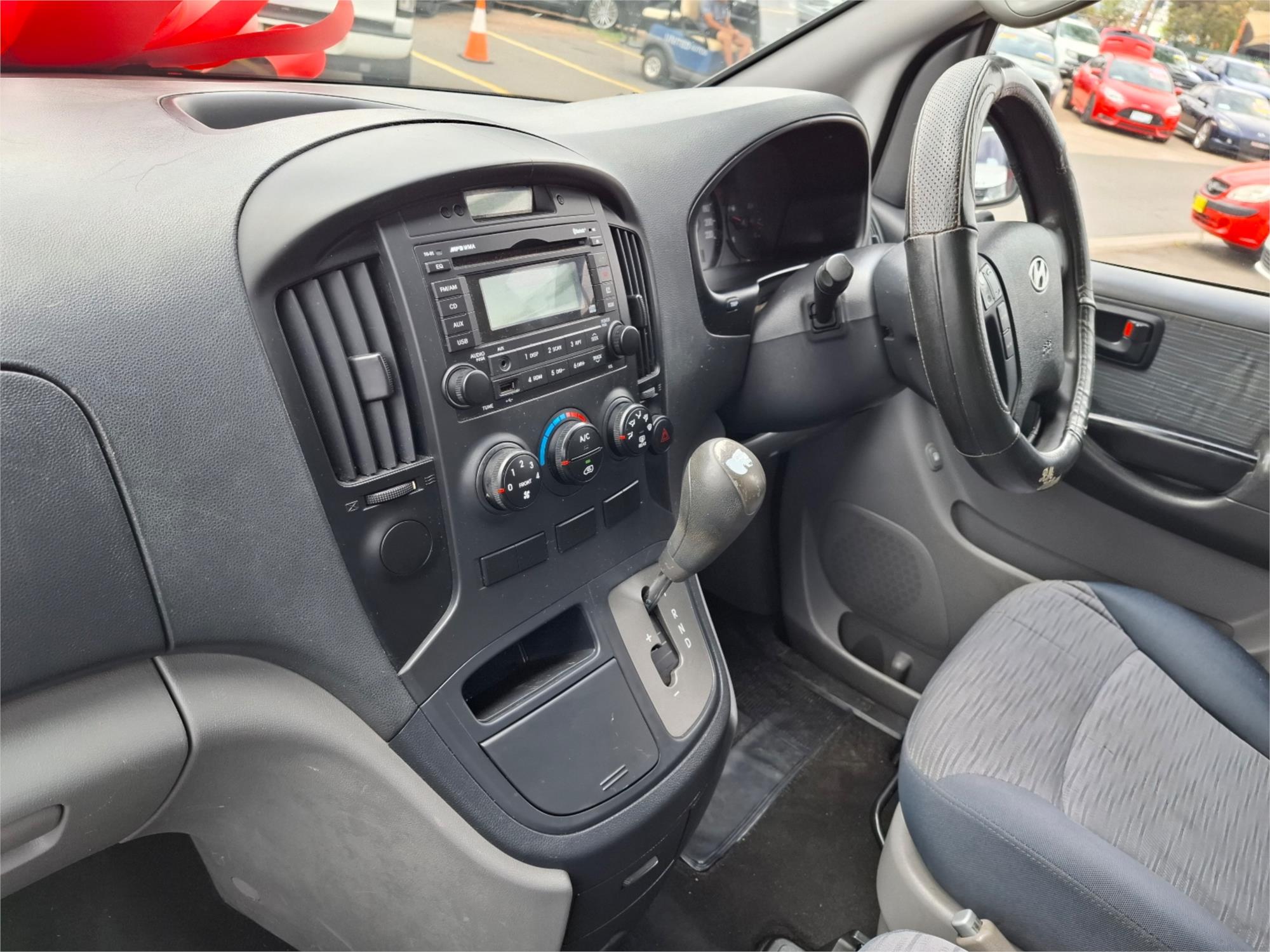 2010 HYUNDAI ILOAD TQ-V VAN