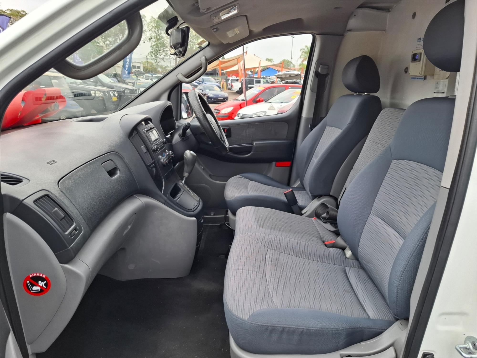 2010 HYUNDAI ILOAD TQ-V VAN