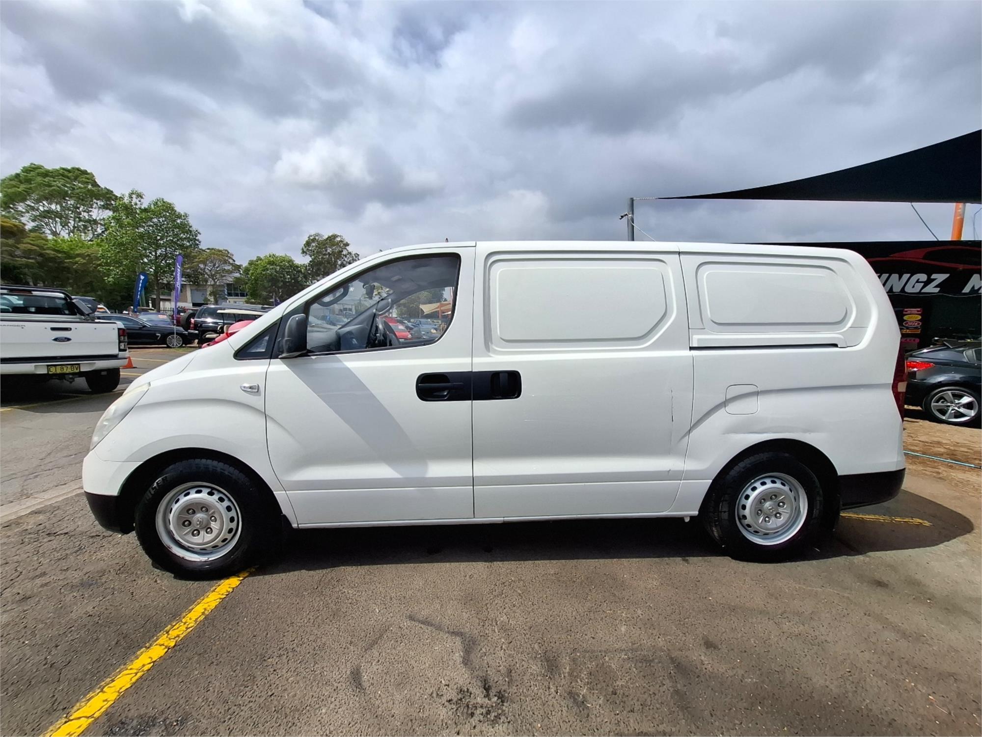 2010 HYUNDAI ILOAD TQ-V VAN