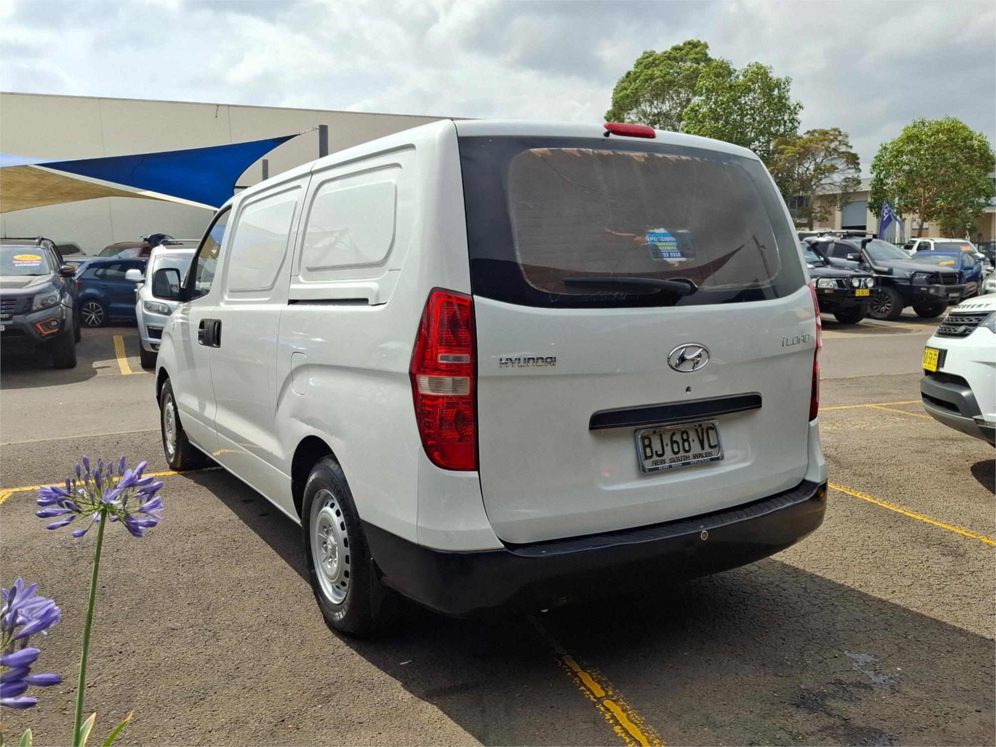 2010 HYUNDAI ILOAD TQ-V VAN