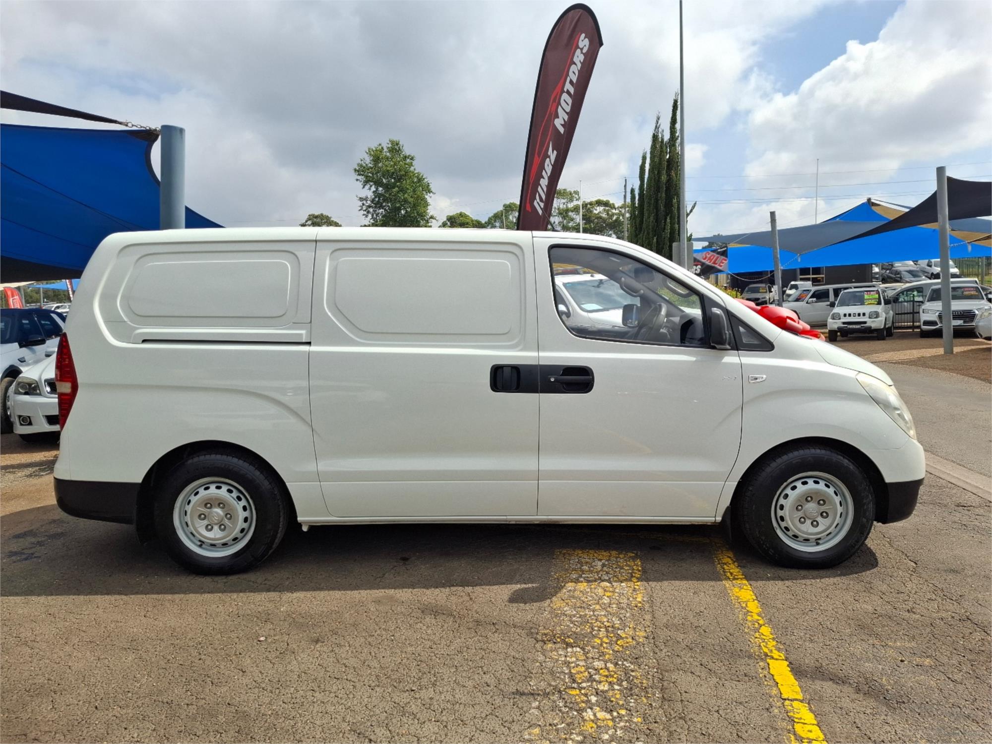 2010 HYUNDAI ILOAD TQ-V VAN