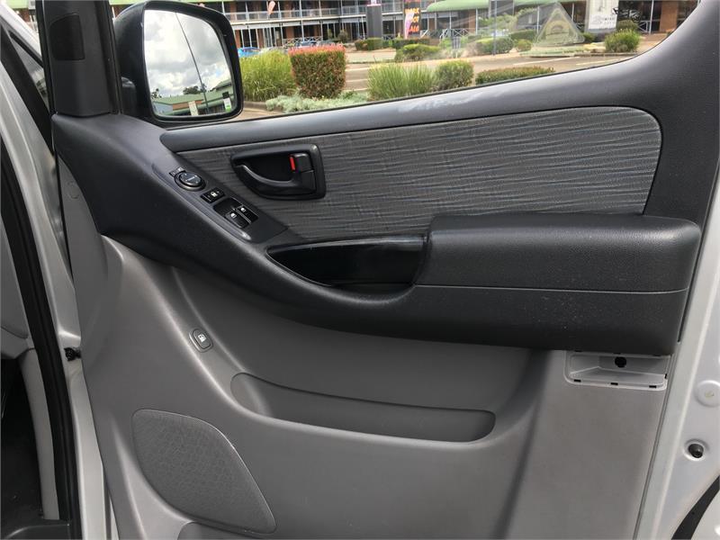 2009 HYUNDAI ILOAD TQ-V MANUAL VAN