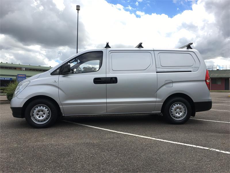 2009 HYUNDAI ILOAD TQ-V MANUAL VAN