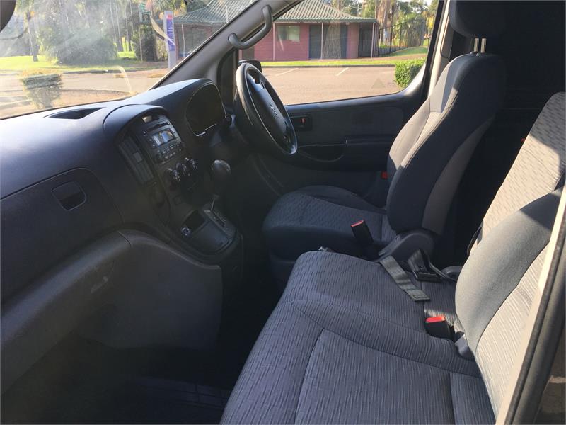 2010 HYUNDAI ILOAD TQ-V SPORTS AUTOMATIC VAN