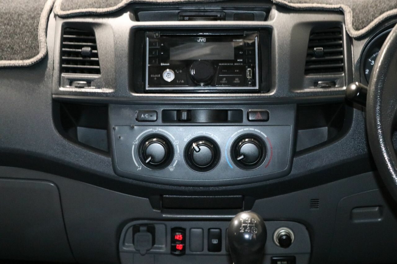2011 TOYOTA HILUX KUN26R MY12 5 SP MANUAL 4D DUAL CAB CHASSIS