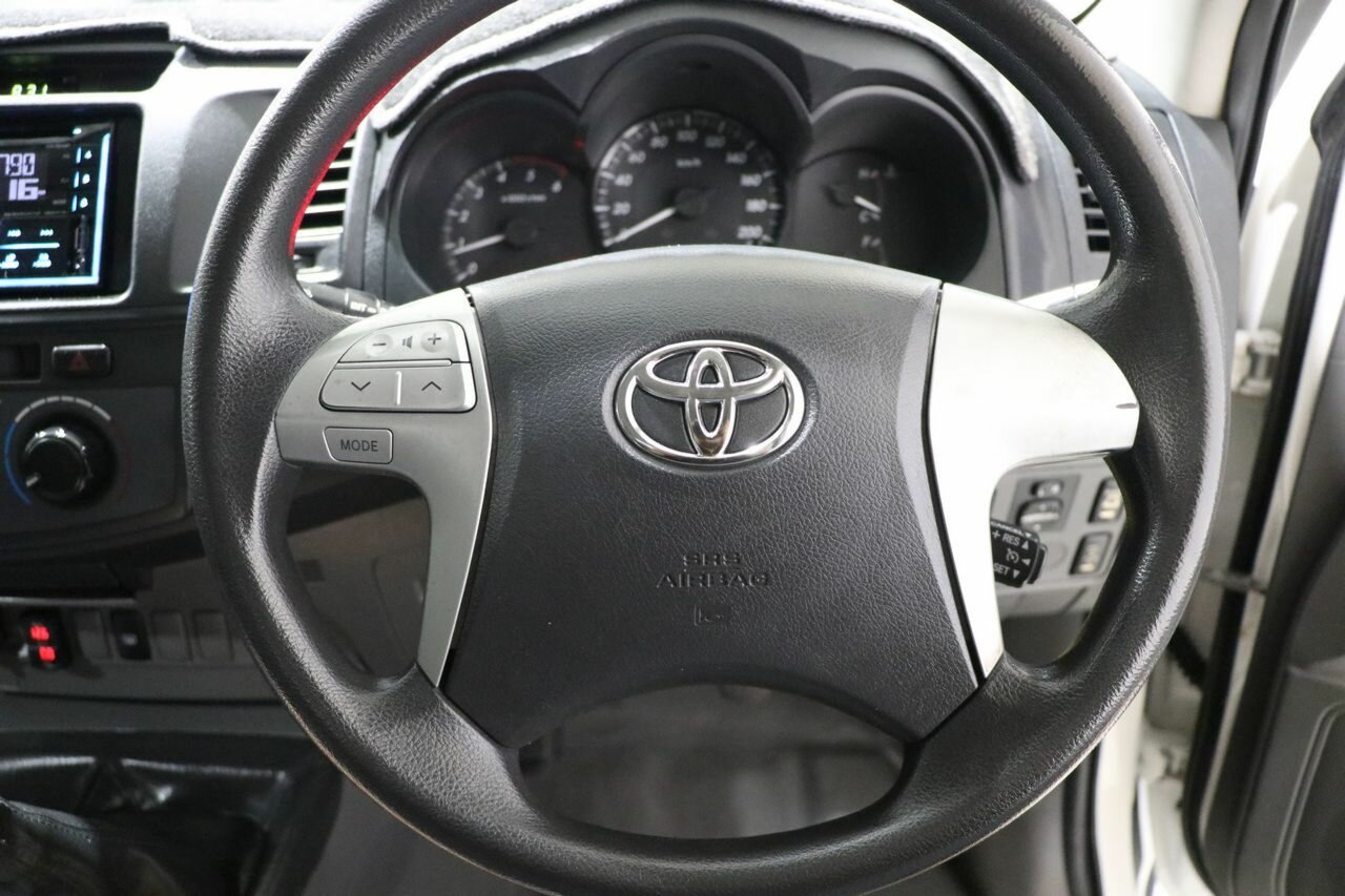 2011 TOYOTA HILUX KUN26R MY12 5 SP MANUAL 4D DUAL CAB CHASSIS