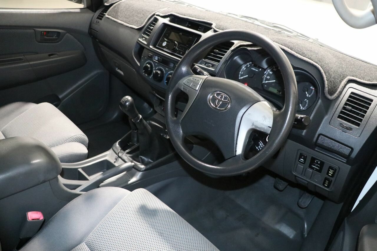 2011 TOYOTA HILUX KUN26R MY12 5 SP MANUAL 4D DUAL CAB CHASSIS