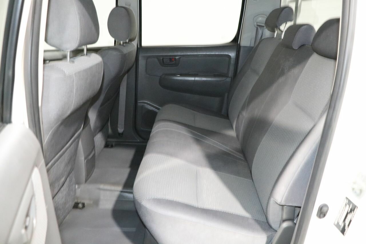 2011 TOYOTA HILUX KUN26R MY12 5 SP MANUAL 4D DUAL CAB CHASSIS
