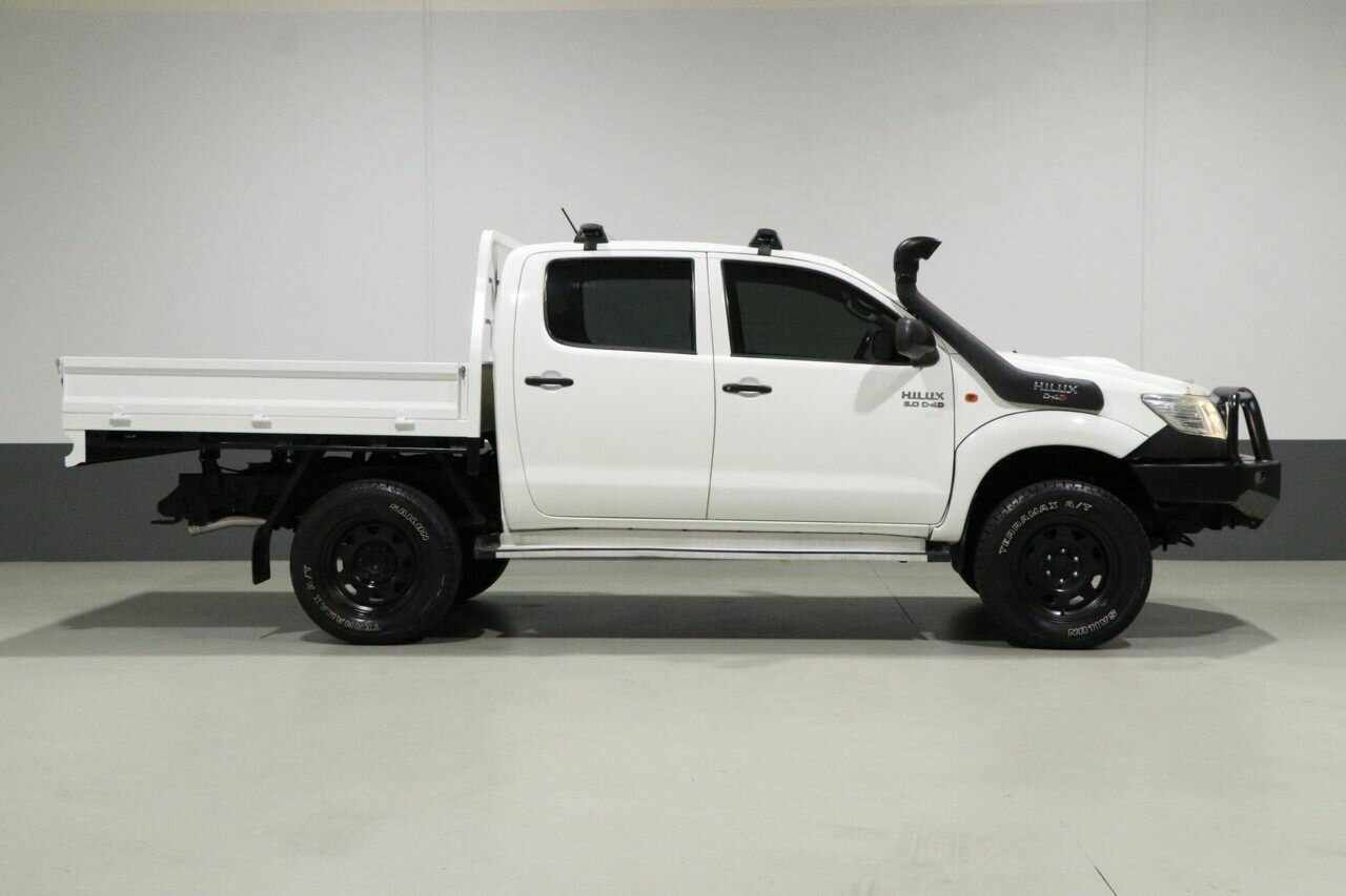 2011 TOYOTA HILUX KUN26R MY12 5 SP MANUAL 4D DUAL CAB CHASSIS