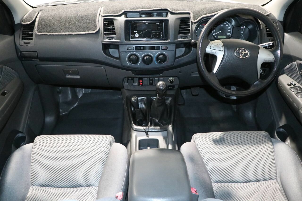 2011 TOYOTA HILUX KUN26R MY12 5 SP MANUAL 4D DUAL CAB CHASSIS