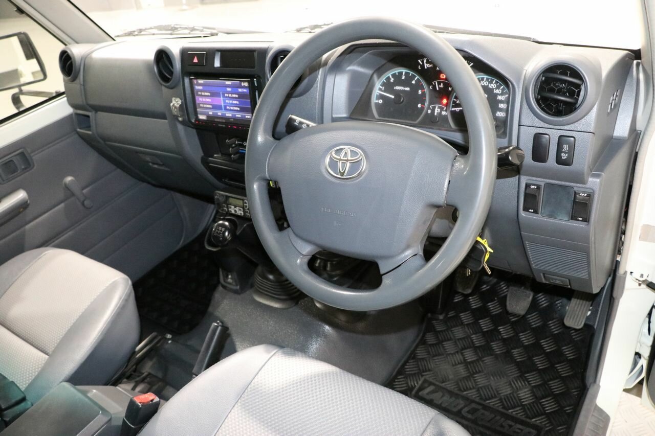 2012 TOYOTA LANDCRUISER VDJ79R MY12 UPDATE 5 SP MANUAL 4D DOUBLE CAB CHASSIS