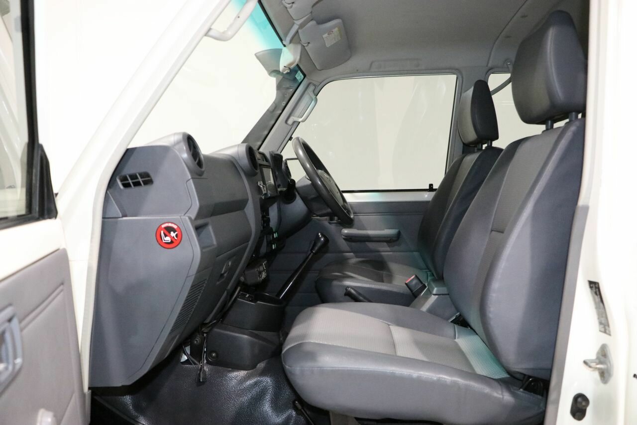 2012 TOYOTA LANDCRUISER VDJ79R MY12 UPDATE 5 SP MANUAL 4D DOUBLE CAB CHASSIS