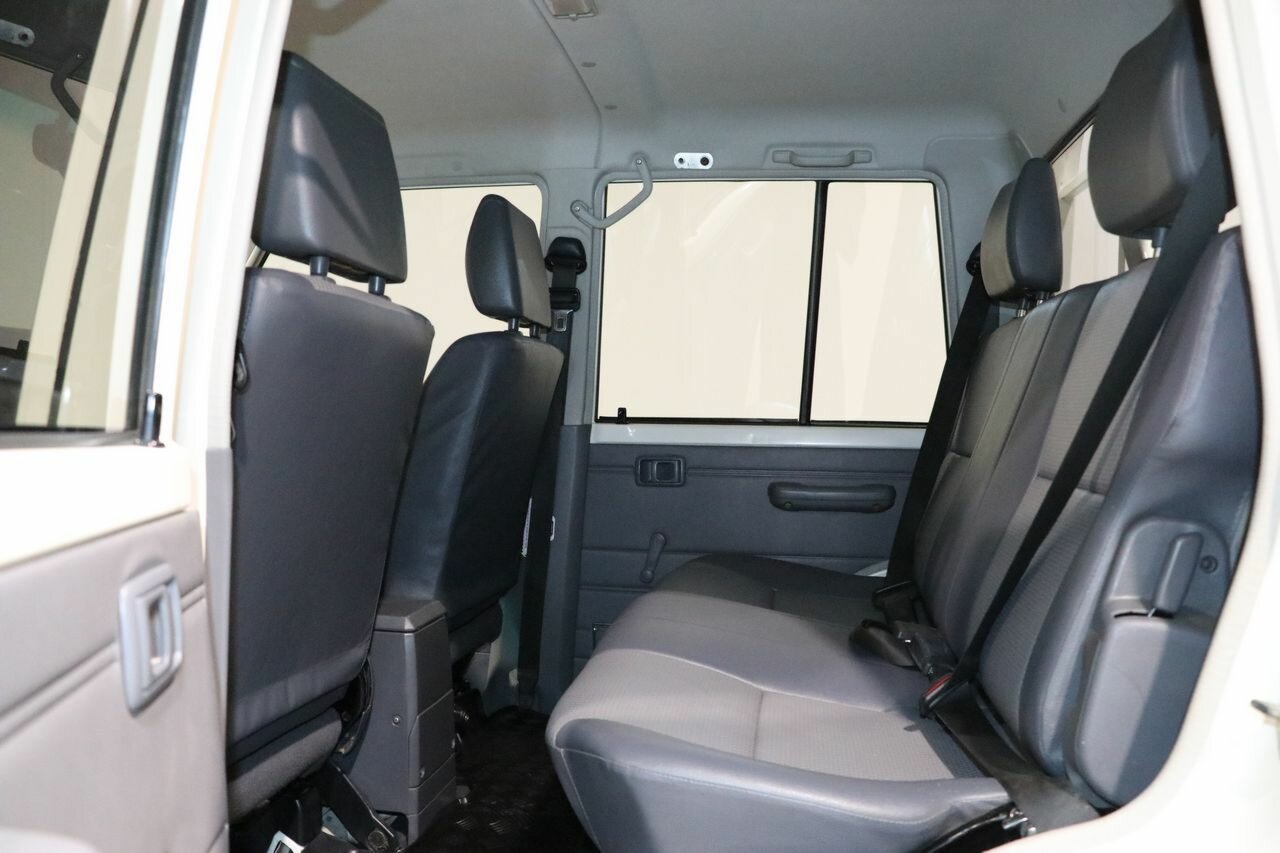 2012 TOYOTA LANDCRUISER VDJ79R MY12 UPDATE 5 SP MANUAL 4D DOUBLE CAB CHASSIS