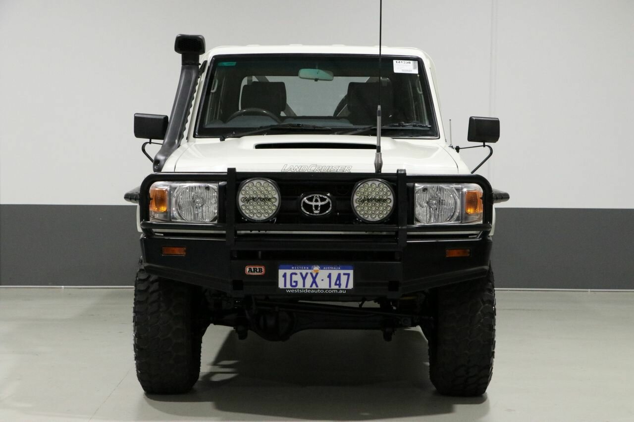 2012 TOYOTA LANDCRUISER VDJ79R MY12 UPDATE 5 SP MANUAL 4D DOUBLE CAB CHASSIS