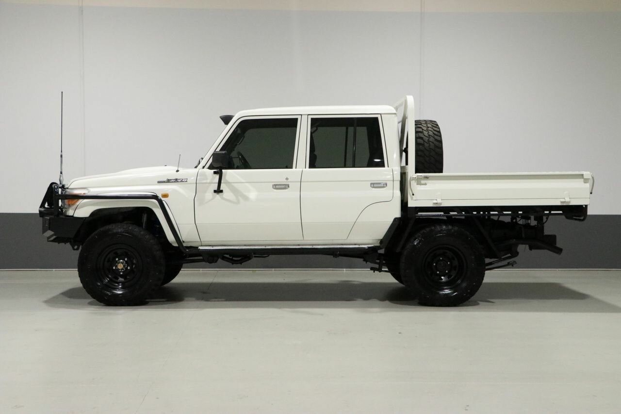 2012 TOYOTA LANDCRUISER VDJ79R MY12 UPDATE 5 SP MANUAL 4D DOUBLE CAB CHASSIS