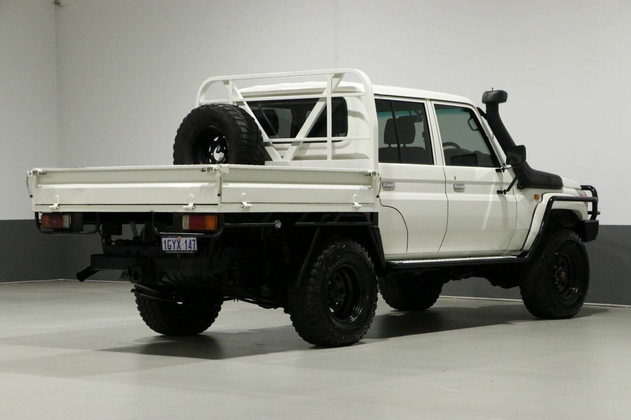 2012 TOYOTA LANDCRUISER VDJ79R MY12 UPDATE 5 SP MANUAL 4D DOUBLE CAB CHASSIS