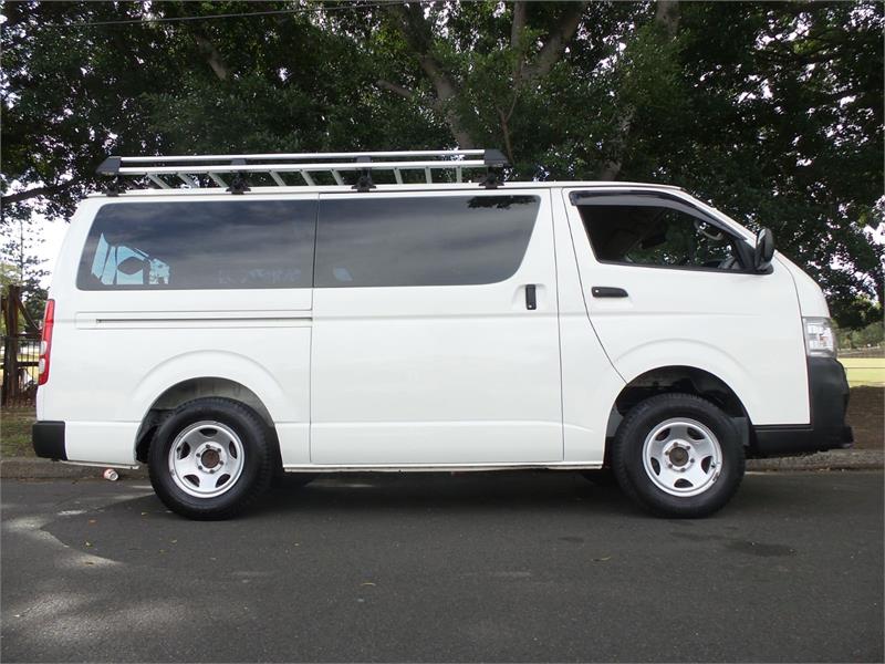 2013 TOYOTA HIACE 4WD TURBO DEISEL AUTIMATIC WINDOW VAN