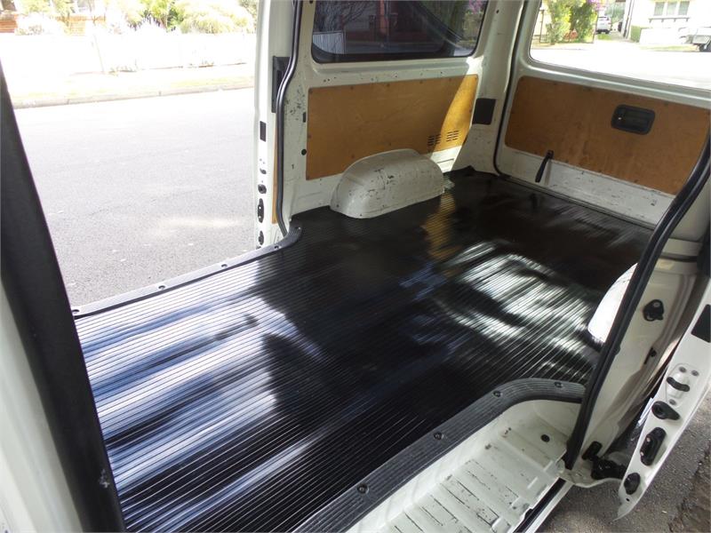 2013 TOYOTA HIACE 4WD TURBO DEISEL AUTIMATIC WINDOW VAN