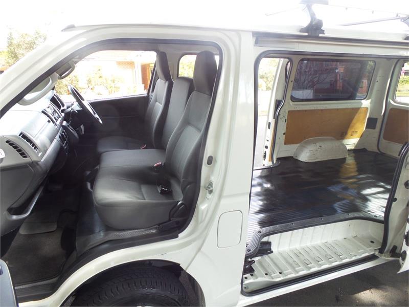 2013 TOYOTA HIACE 4WD TURBO DEISEL AUTIMATIC WINDOW VAN