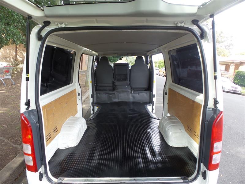 2013 TOYOTA HIACE 4WD TURBO DEISEL AUTIMATIC WINDOW VAN