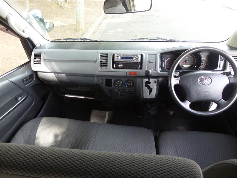 2013 TOYOTA HIACE 4WD TURBO DEISEL AUTIMATIC WINDOW VAN