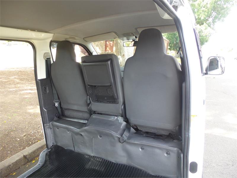2013 TOYOTA HIACE 4WD TURBO DEISEL AUTIMATIC WINDOW VAN
