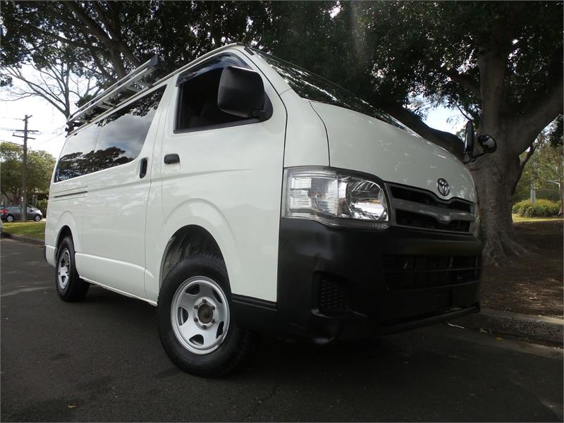 2013 TOYOTA HIACE 4WD TURBO DEISEL AUTIMATIC WINDOW VAN
