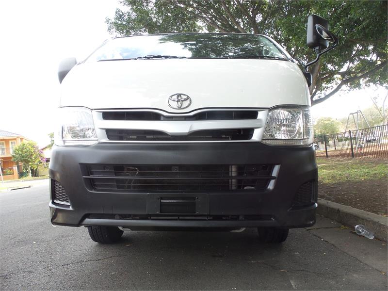 2013 TOYOTA HIACE 4WD TURBO DEISEL AUTIMATIC WINDOW VAN