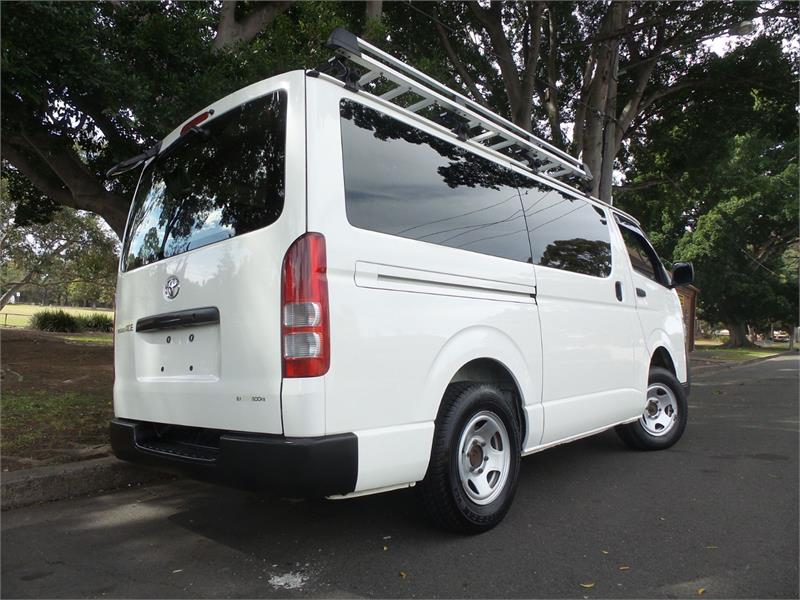 2013 TOYOTA HIACE 4WD TURBO DEISEL AUTIMATIC WINDOW VAN