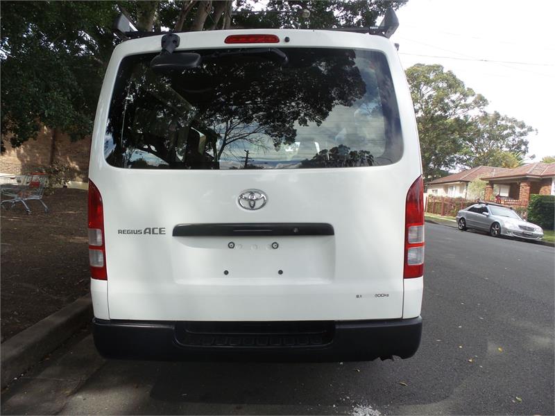 2013 TOYOTA HIACE 4WD TURBO DEISEL AUTIMATIC WINDOW VAN