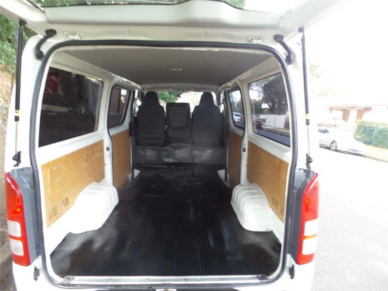 2013 TOYOTA HIACE 4WD TURBO DEISEL AUTIMATIC WINDOW VAN