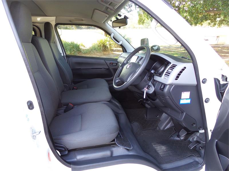 2013 TOYOTA HIACE KDH206 AUTOMATIC WINDOW VAN
