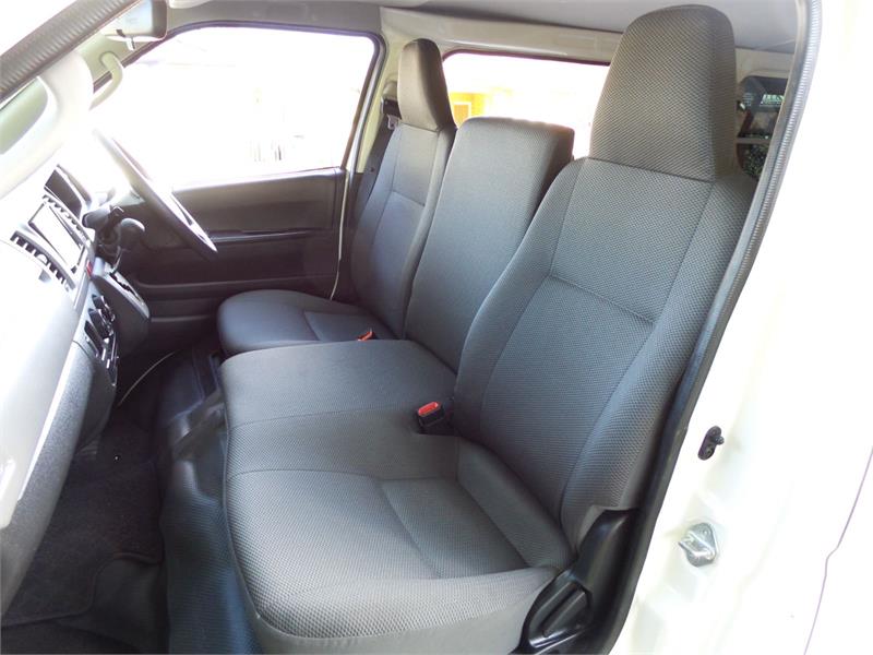 2013 TOYOTA HIACE KDH206 AUTOMATIC WINDOW VAN