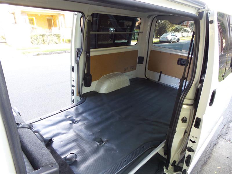2013 TOYOTA HIACE KDH206 AUTOMATIC WINDOW VAN
