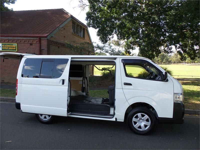 2013 TOYOTA HIACE KDH206 AUTOMATIC WINDOW VAN